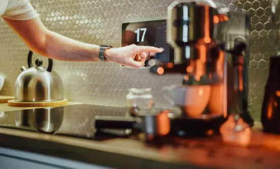 Assurance et nouvelles technologies domestiques : comment les maisons intelligentes améliorent la prévention des risques